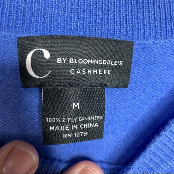 C by Bloomingdale’s cashmere sweater periwinkle blue size medium - Picture 4 of 5
